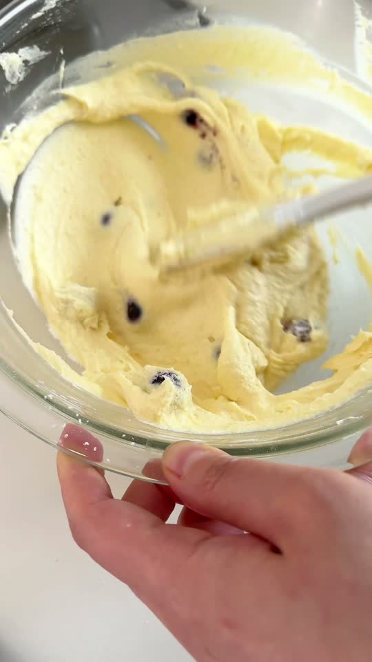 Real footage: blueberry muffins baked in PushLocks in an air fryer