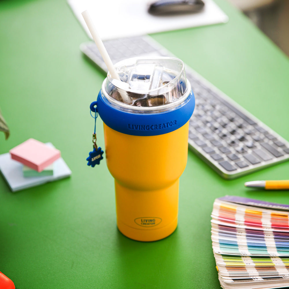 KEEPER TUM Mini on a desk with an iced coffee
